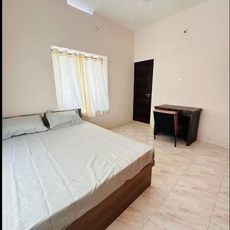 Home At Guruvayur 2 Ac Room,1 Single Bed,Kitchen Esterno foto