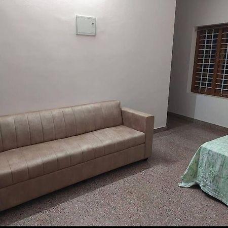 Home At Guruvayur 2 Ac Room,1 Single Bed,Kitchen Esterno foto