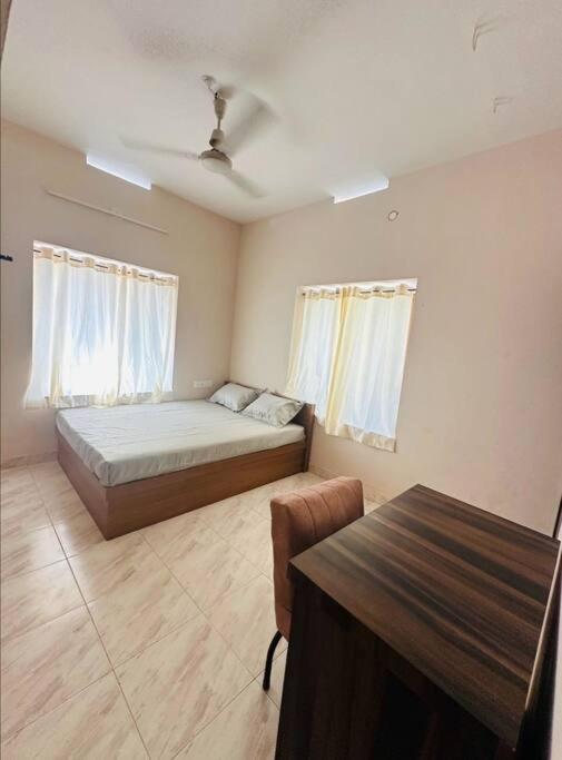 Home At Guruvayur 2 Ac Room,1 Single Bed,Kitchen Esterno foto
