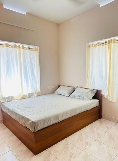 Home At Guruvayur 2 Ac Room,1 Single Bed,Kitchen Esterno foto